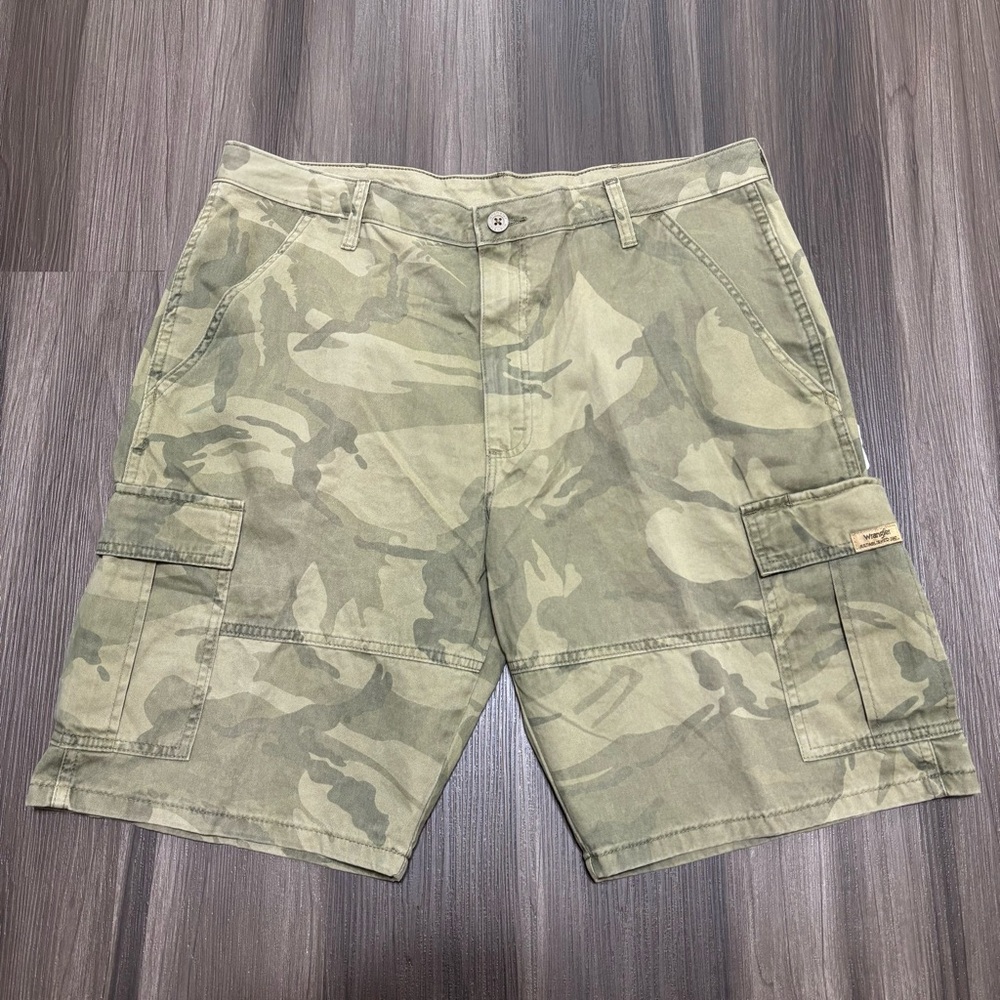Wrangler Shorts Men’s 36 Green Cargo Camo Relaxed Fit Camouflage 10” Inseam